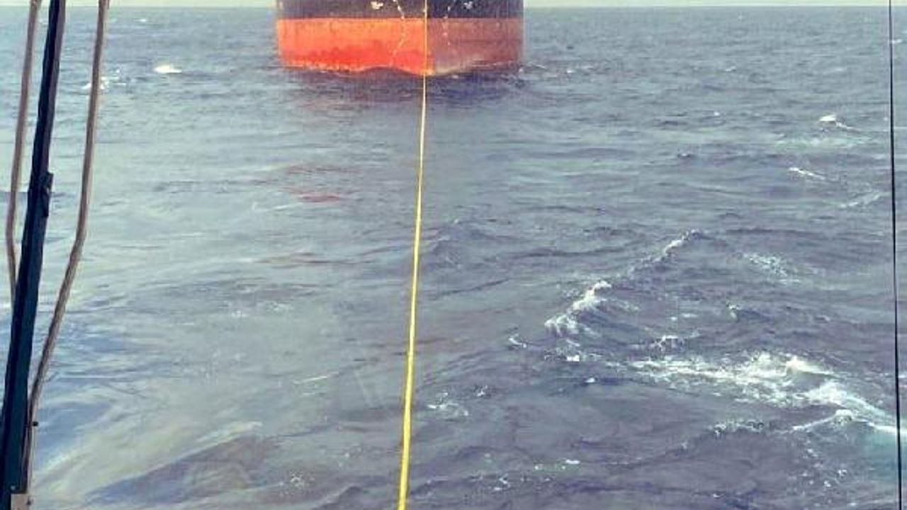 Çanakkale Boğazı'nda sürüklenen tanker kurtarıldı