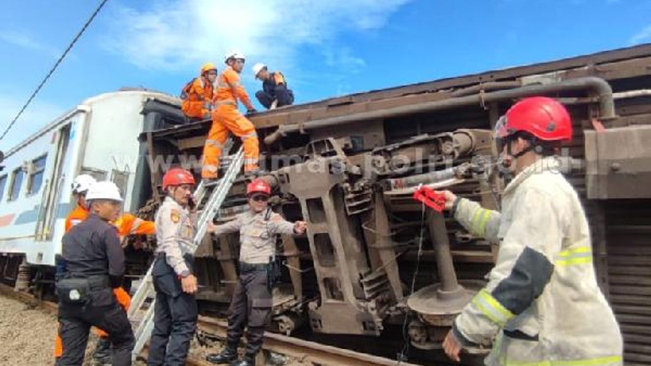 Endonezya’daki tren kazasında 4 kişi öldü, 29 kişi yaralandı