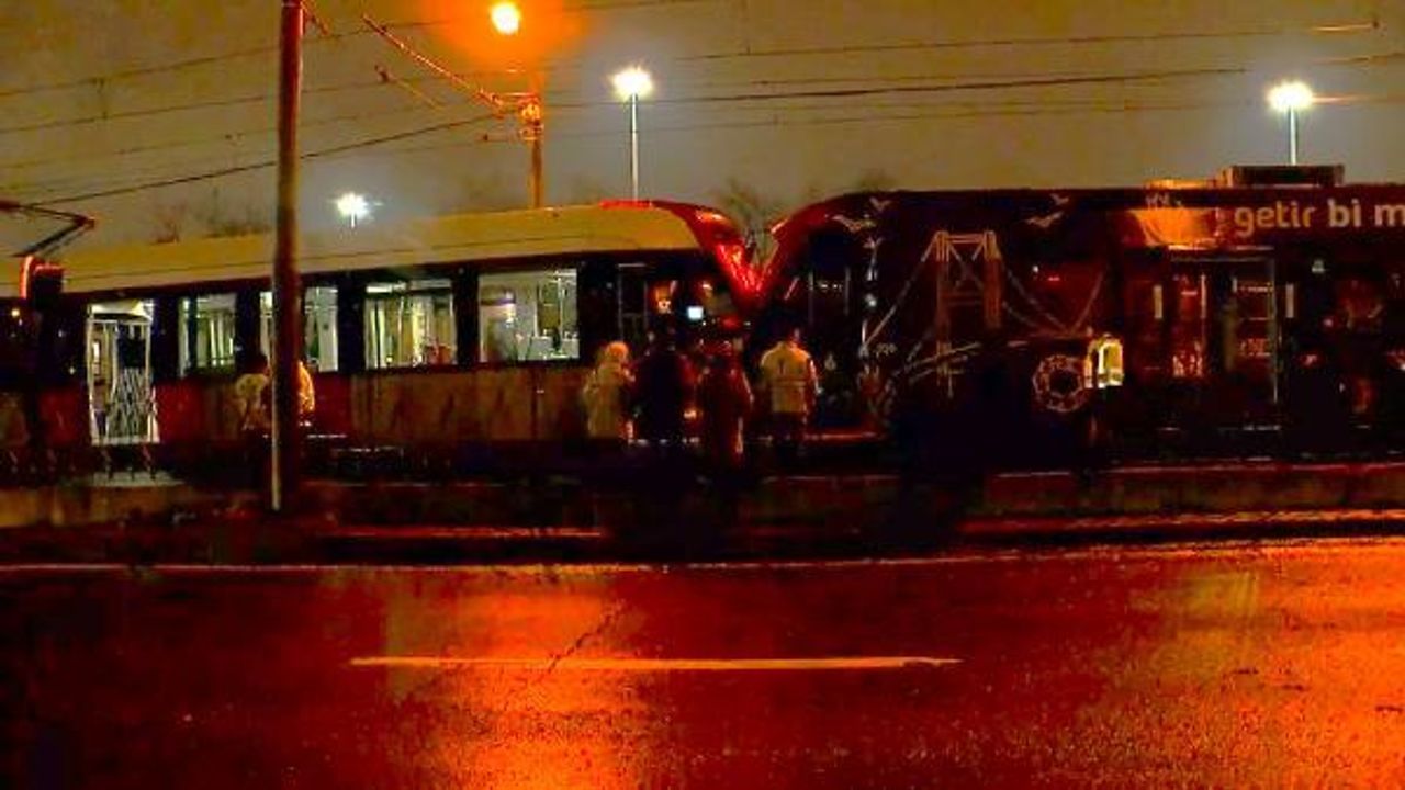 Zeytinburnu'nda iki tramvay çarpıştı seferler durdu