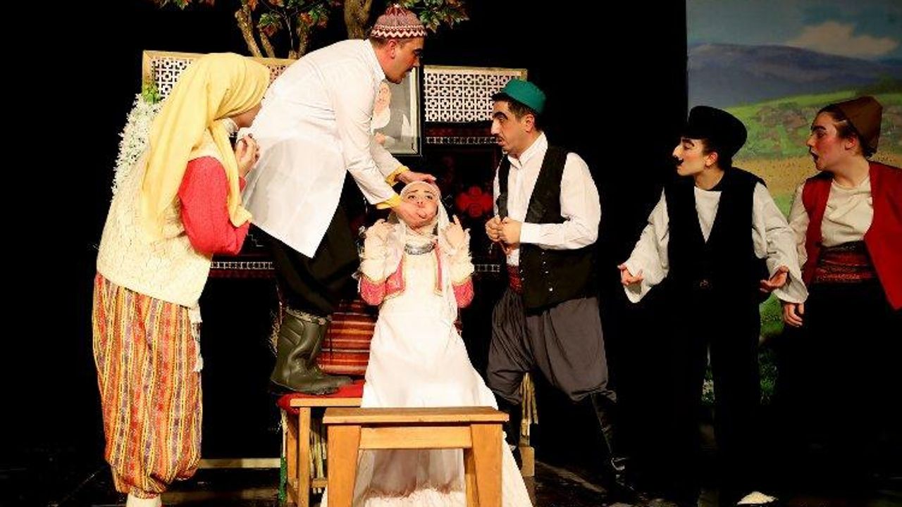 Sakarya'da, "Zoraki Takip" tiyatrosu sahnelendi