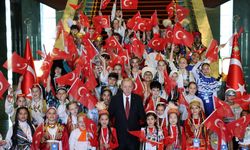 Cumhurbaşkanı Erdoğan, Türk dünyası çocuklarıyla buluştu