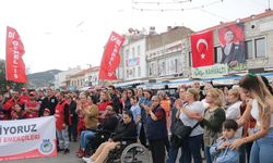 Foça Belediyesi çalışanlarından 'maaş' eylemi