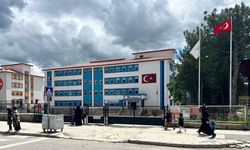 Öğretmen, kopya çekerken yakaladığı öğrencisi tarafından bıçaklandı