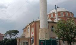 Alaşehir'de fırtına da bir cami minaresinin üst kısmı uçtu