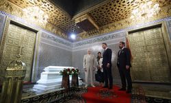 Bakan Bayraktar, Kral V. Muhammed Mozolesi’ni ziyaret etti