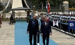 Cumhurbaşkanı Erdoğan, Özbekistan Cumhurbaşkanı Mirziyoyev'i resmi törenle karşıladı