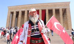 Türk Yıldızları'ndan Anıtkabir'de saygı uçuşu