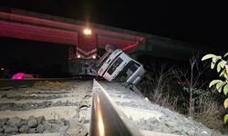 Edirne'de yolcu treni kamyona çarptı