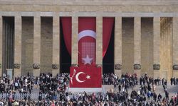 Anıtkabir'e ziyaretçi akını