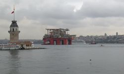 İstanbul - Petrol platformu İstanbul Boğazı'ndan geçti