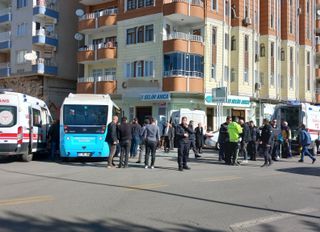 Diyarbakır'da 2 minibüs kafa kafaya çarpıştı: 3'ü ağır, 8 yaralı