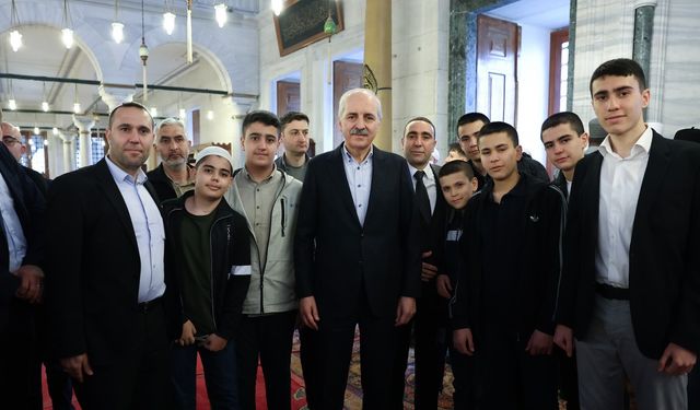 TBMM Başkanı Kurtulmuş, Fatih Camii'nde bayram namazının ardından açıklama yaptı