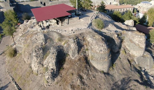 Amida Höyük kazısında, Çanakkale gazisine ait rozet bulundu