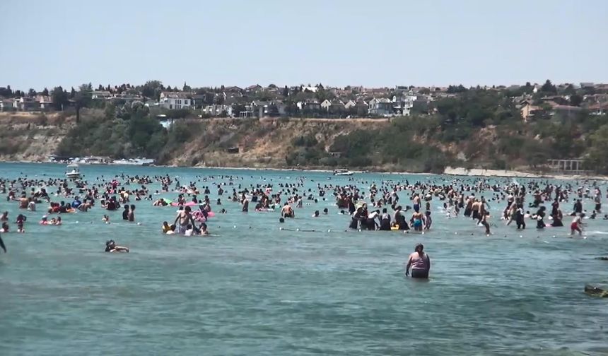 İstanbul - Silivri'de boğulma tehlikesi geçirdi; cankurtaranlar kurtardı