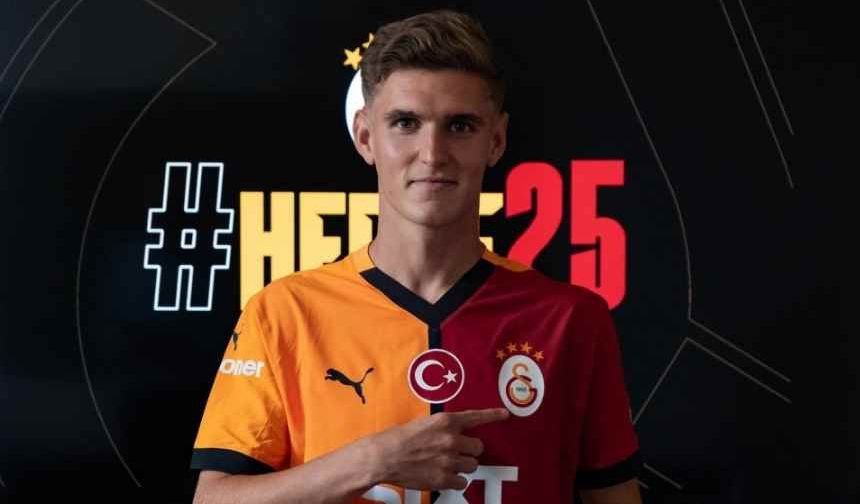 Elias Jelert, Galatasaray'ın kampına katıldı