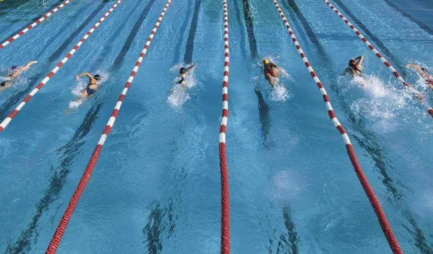 Uluslararası Prens Adaları Yüzme Şampiyonası başladı