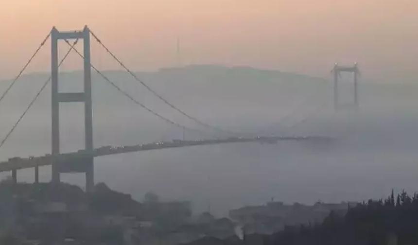 İstanbul Boğazı'nda gemi trafiği askıya alındı