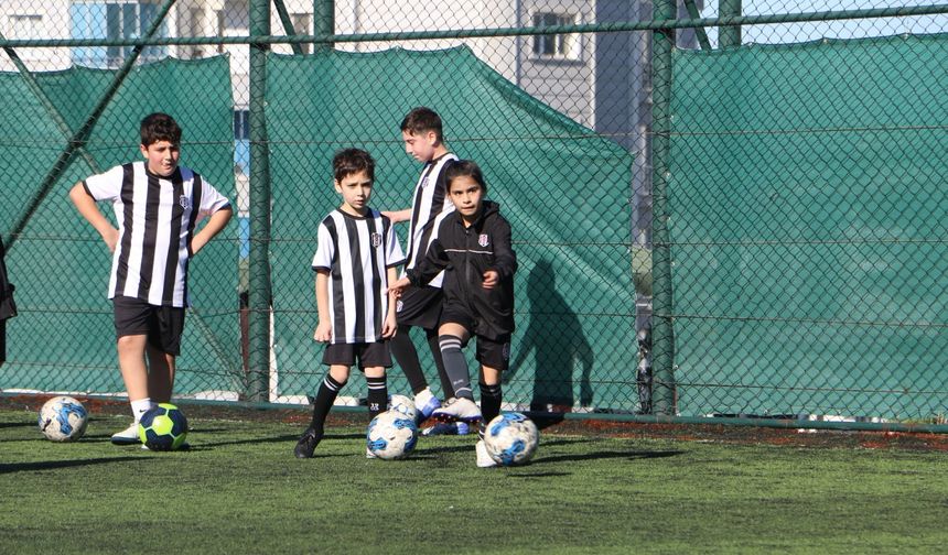 İkiz kız kardeşler, Beşiktaş JK Akademisi’ne seçildi